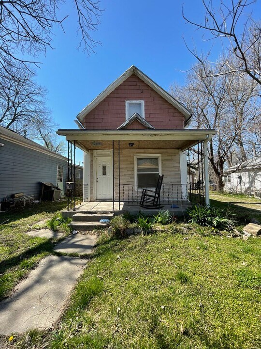 209 Congress St in Emporia, KS - Foto de edificio