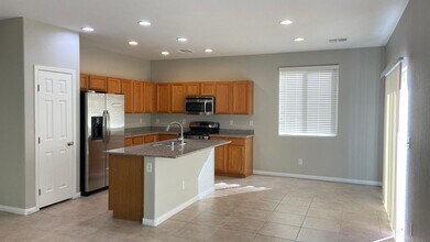 7659 Tonto Creek Ct in Las Vegas, NV - Building Photo - Building Photo