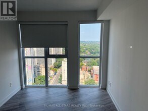 159 Wellesley St E in Toronto, ON - Building Photo - Building Photo