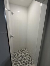 2433 NW 96th St in Miami, FL - Building Photo - Building Photo