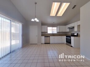 14806 Rosemary Dr in Victorville, CA - Building Photo - Building Photo