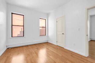 71-32 Fresh Pond Rd in Queens, NY - Building Photo