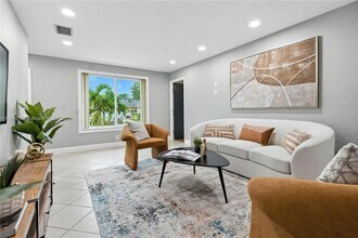 8041 SW 20th Pl in Davie, FL - Building Photo - Building Photo