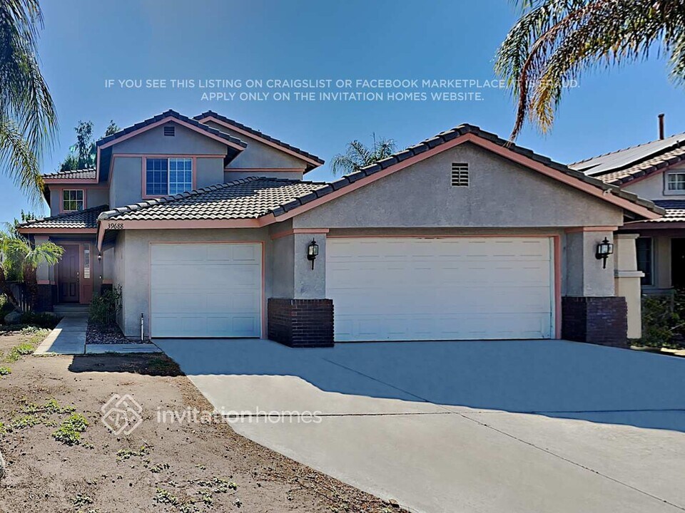 39688 Avenida Miguel Oeste in Murrieta, CA - Building Photo