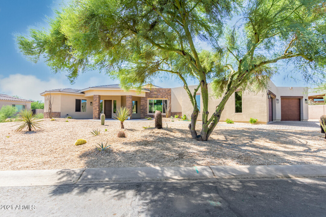 27808 Desierto Dr in Rio Verde, AZ - Foto de edificio