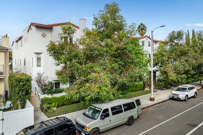 Colfax Villas in North Hollywood, CA - Building Photo - Building Photo