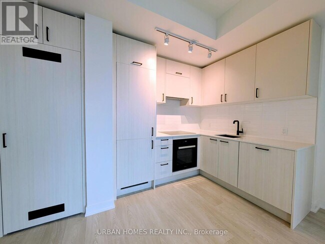 1 Quarrington Lane in Toronto, ON - Building Photo - Building Photo