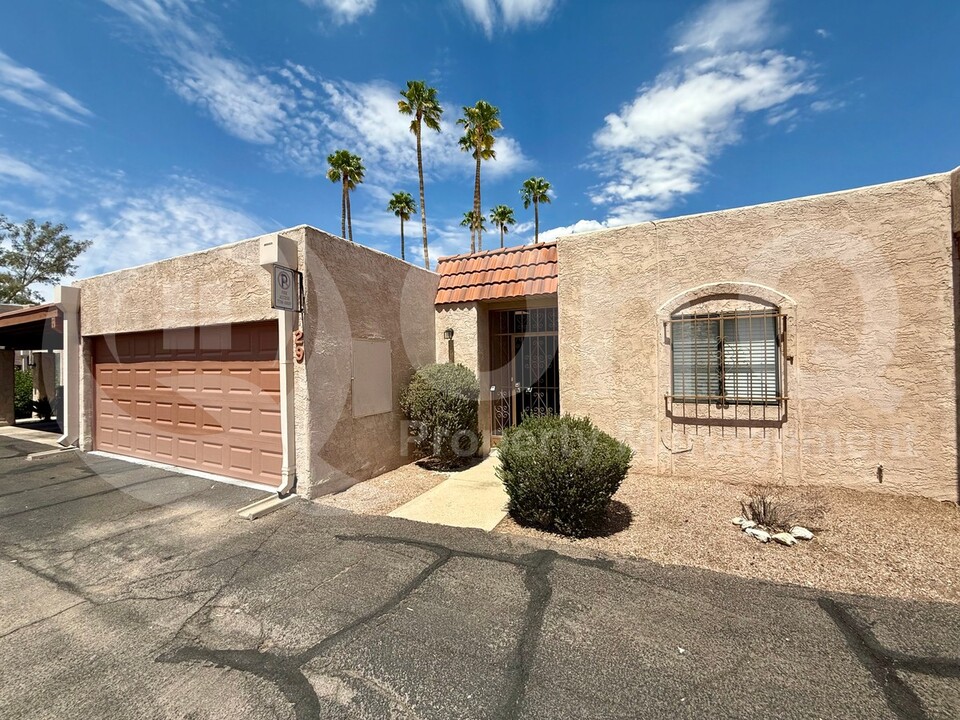 1949 N Swan Rd in Tucson, AZ - Building Photo