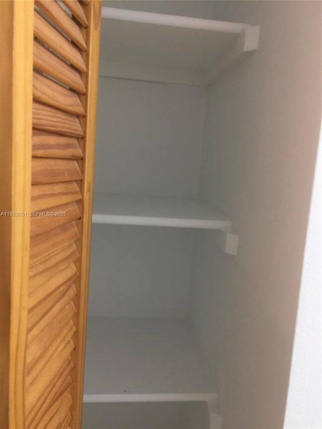 9229 SW 87th Ave in Miami, FL - Building Photo - Building Photo