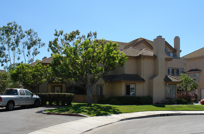 5032 Waverider Cir in Huntington Beach, CA - Foto de edificio - Building Photo