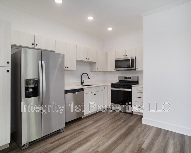 8827 N Helena Ave in Kansas City, MO - Building Photo - Building Photo