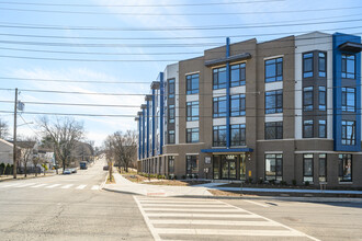 Dix Street Residences in Washington, DC - Foto de edificio - Building Photo