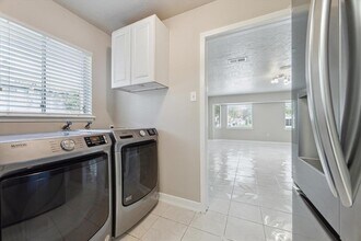 9711 Long Branch Ln in Houston, TX - Building Photo - Building Photo
