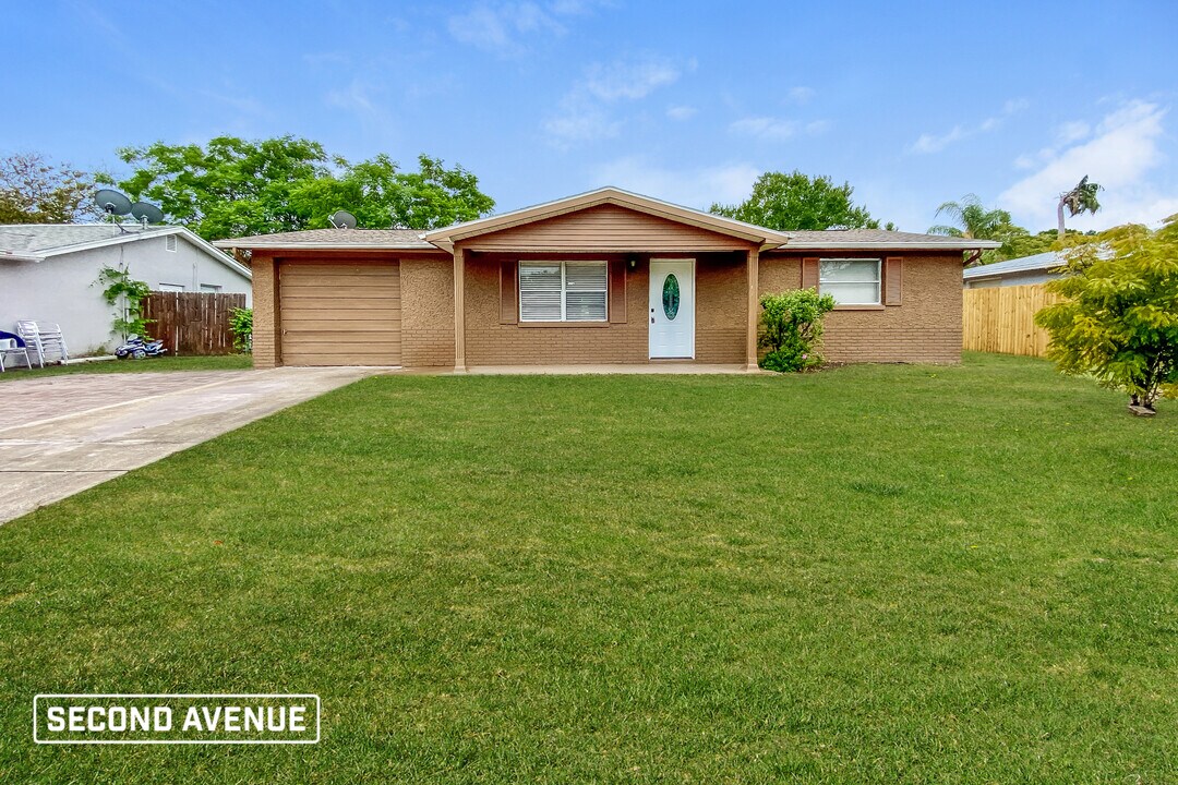 4847 Elmwood St in New Port Richey, FL - Foto de edificio