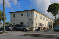 700 Tamarind Ave in West Palm Beach, FL - Foto de edificio - Building Photo