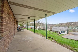 2695 W Chestnut St in Washington, PA - Foto de edificio - Building Photo