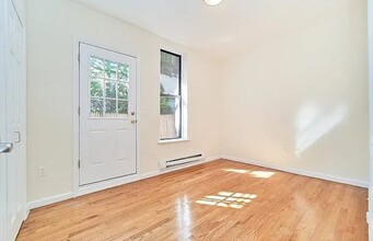 277 Mott St, Unit 1R in New York, NY - Building Photo - Building Photo