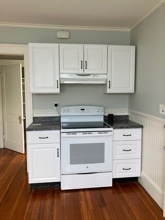 43 Roslyn St, Unit 2 in Salem, MA - Foto de edificio - Building Photo