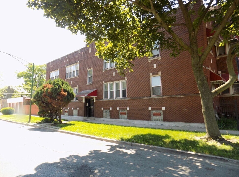 1475 W 77th St, Unit 1A in Chicago, IL - Building Photo