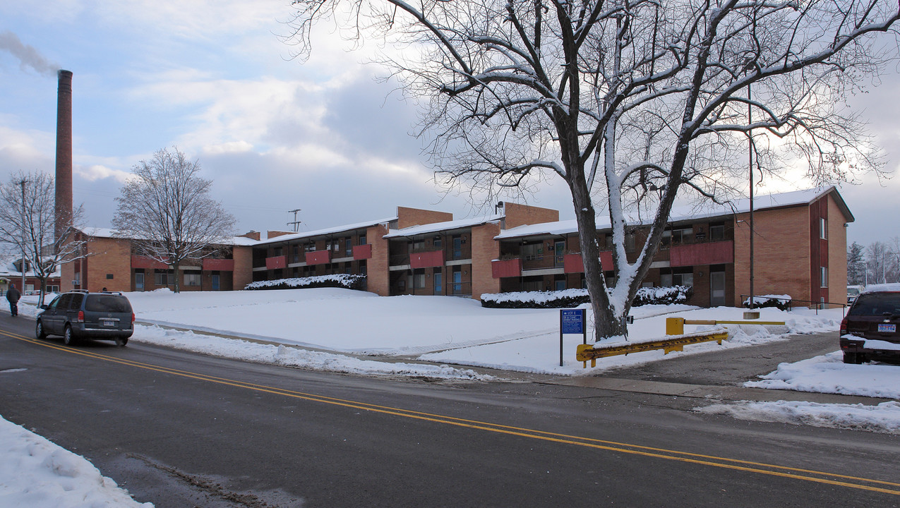 1033 Patrick St in Flint, MI - Foto de edificio