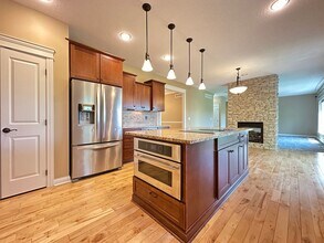 909 NE Williamsburg Dr in Ankeny, IA - Building Photo - Building Photo