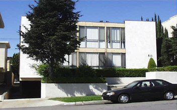 611 E Orange Grove in Burbank, CA - Building Photo - Building Photo