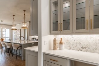 317 Travis St in Roanoke, TX - Foto de edificio - Building Photo