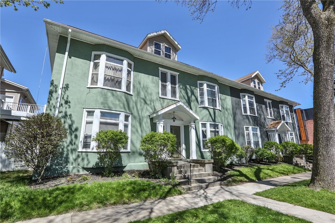 19 Russell St in Rochester, NY - Building Photo