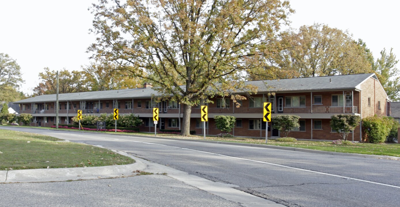 Legacy Manor in Royal Oak, MI - Building Photo