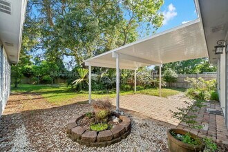 202 Stephen Ave in Mary Esther, FL - Foto de edificio - Building Photo