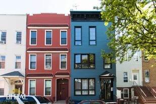 21 Goodwin Pl in Brooklyn, NY - Building Photo