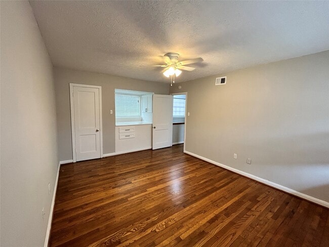 property at 1820 Binz St