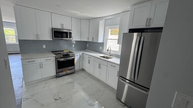 627 Avenue E, Unit Floor 2 in Bayonne, NJ - Building Photo - Building Photo