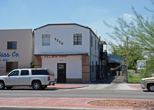 3320 Alameda Ave in El Paso, TX - Building Photo - Building Photo