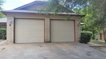 12321 Patron Dr in Austin, TX - Building Photo