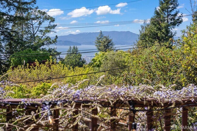 9018 Skyline Blvd in Oakland, CA - Building Photo - Building Photo