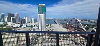 60 NE 14th St in Miami, FL - Building Photo