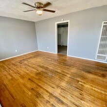 5423 Ave D in Lubbock, TX - Building Photo - Building Photo