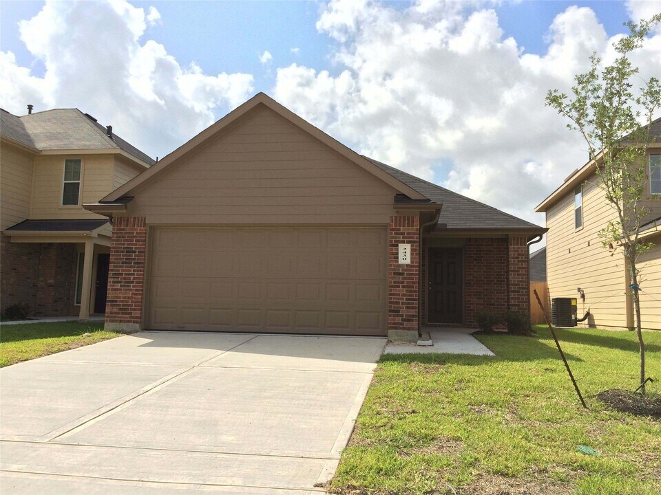 2430 Jonahs Wy in Houston, TX - Foto de edificio