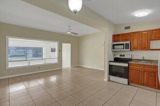 1205 S Lake Dr in Lantana, FL - Building Photo - Building Photo