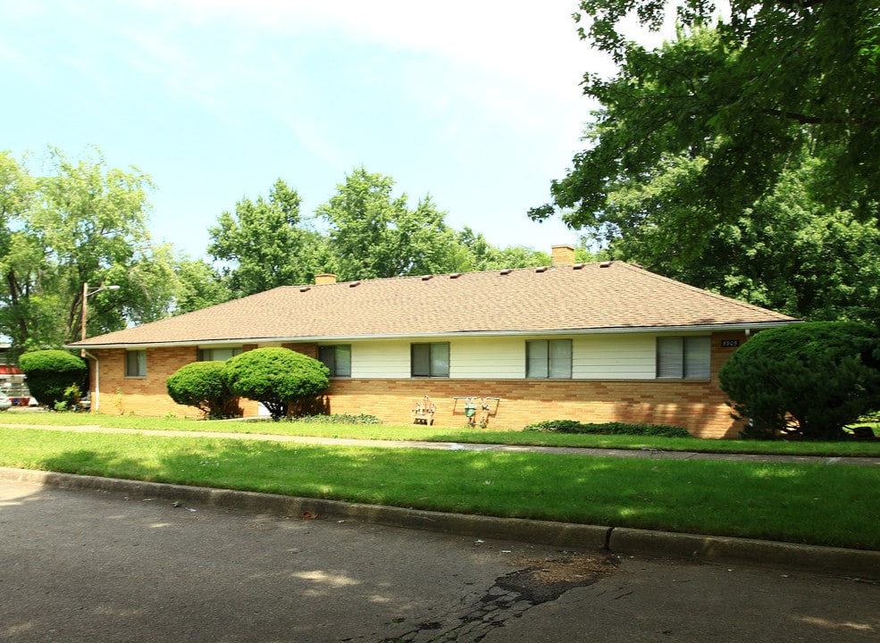 Mayberry Ranch Apartments in Parma, OH - Foto de edificio