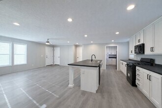 29638 Danbury Ct in New Baltimore, MI - Building Photo - Building Photo