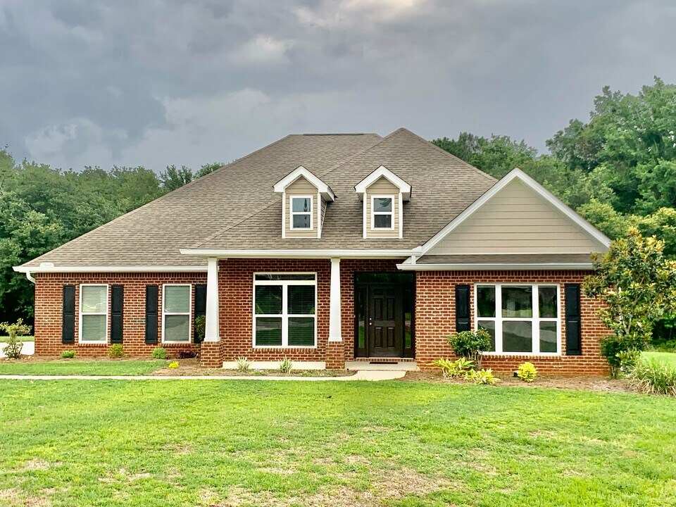 9040 Lakeview Dr in Foley, AL - Building Photo