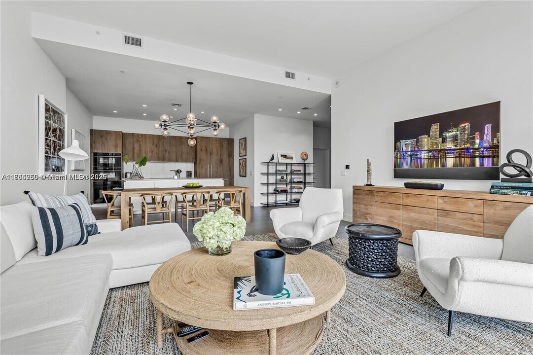 650 NE 32nd St in Miami, FL - Building Photo