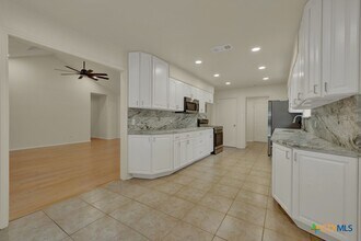 1260 Flaming Oak Dr in New Braunfels, TX - Building Photo - Building Photo