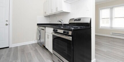 648 W Roscoe St in Chicago, IL - Foto de edificio - Building Photo