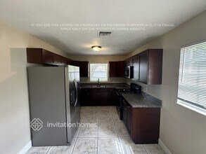 127 Dove Cir in Royal Palm Beach, FL - Building Photo - Building Photo