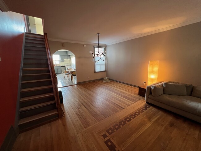 1 Bedroom in Shared House. in Toronto, ON - Building Photo - Building Photo