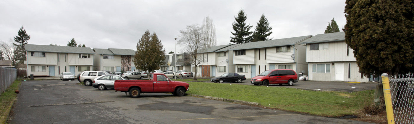 2100 Carlson Rd in Vancouver, WA - Building Photo