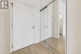 25 Holly St in Toronto, ON - Building Photo - Building Photo